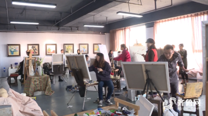 威海:课堂教学+写生创作 公益培训“为艺术续航”